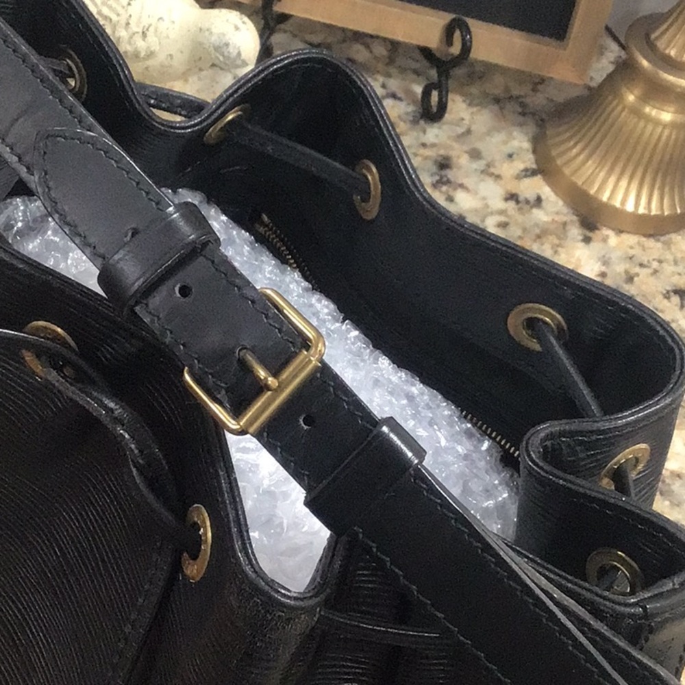 Louis Vuitton Black Epi Leather NOE Bucket Bag w/ dust bag EXCELLENT CONDITION - Picture 3 of 16